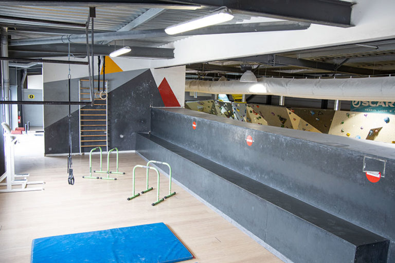Espace entrainement escalade à Climb Up Marseille La Valentine