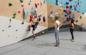 Cours découverte escalade de bloc gratuit à Climb Up